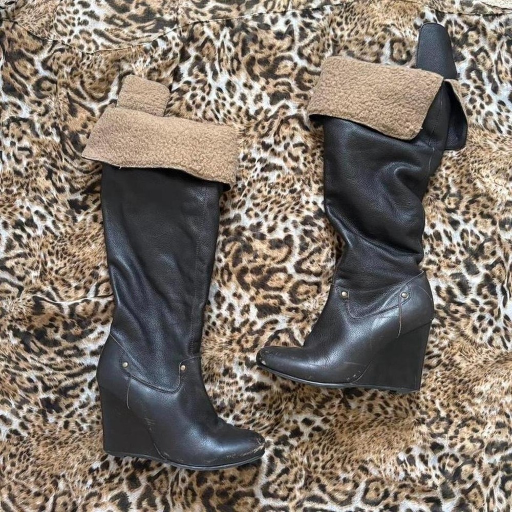 Y2K 2000s Black leather wedge shearling cuff boots